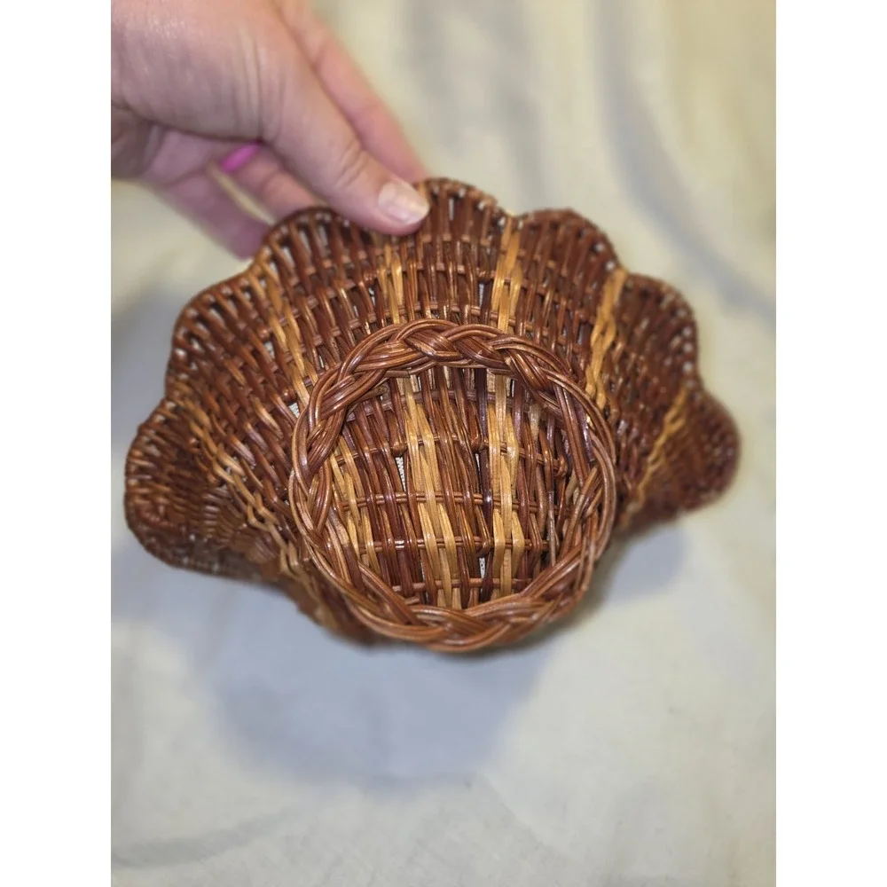 Vintage Wicker Clam Shell Basket